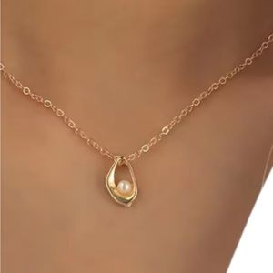 Irregular Geometric Shaped Gold with Pearl Necklace